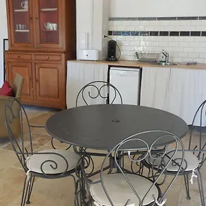 https://domaine-de-rochegude.aixenprovencehotels.org